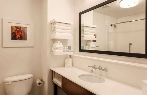 Ellendale Hotel | Hot Pick! 2 Double Bed w/Breakfast, Pool&Gym