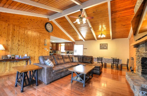 Almond House | Hot Tub Cabin🔥Game Room Fireplace Pet Friendly Near Bryson City