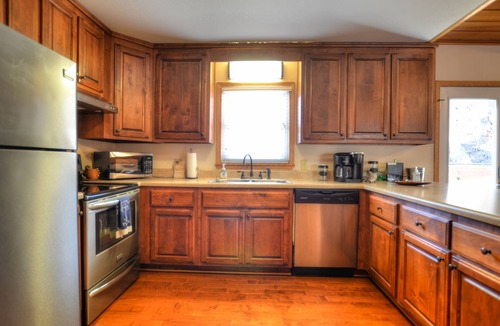 Almond House | Hot Tub Cabin🔥Game Room Fireplace Pet Friendly Near Bryson City