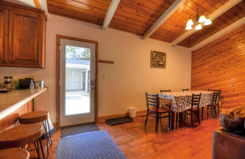 Almond House | Hot Tub Cabin🔥Game Room Fireplace Pet Friendly Near Bryson City