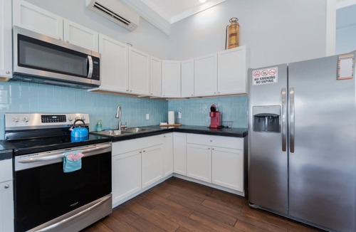 Morehead City Apartment | Hot Tub~Dog Friendly~Near Downtown~Firehouse Suite