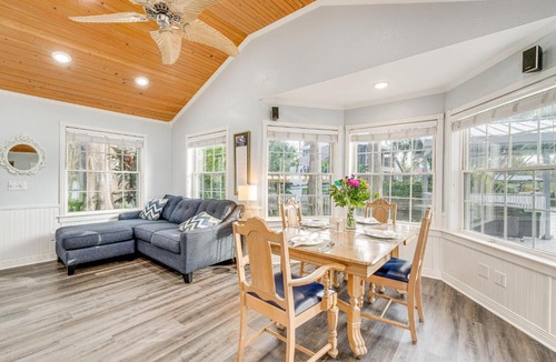 Cypress Gardens Apartment | Hot Tub & Fire Pit: Lakefront Home on Lake Eloise
