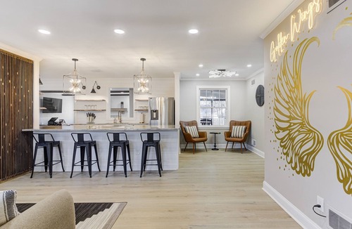 Memphis House | Hot Tub, Fire Pit & Murals · Near Beale St