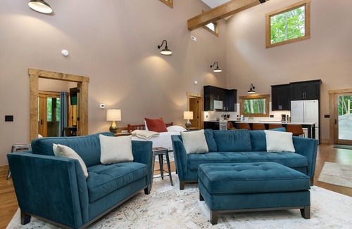Fairview House | Hot tub, Fire-pit, Wrap around Porch, Fresh Eggs, Privacy, 10 miles to AVL.