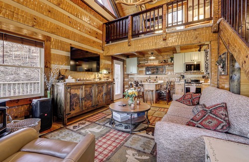 Whittier Cottage | Hot Tub Haven! Mtn-view Home 13 Mi to Bryson City!