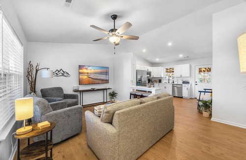 Conestee House | Hot Tub & Mini Golf · Fenced Yard · Covered Patio for Groups · Sleeps8 · Pets OK