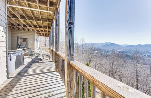 Hayesville Cottage | Hot Tub, Mtn Views & Games! Hayesville Home