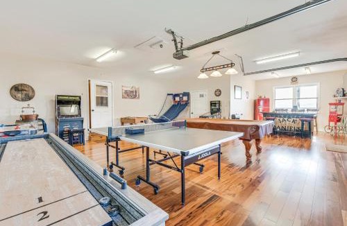 Hayesville House | Hot Tub, Mtn Views & Games! Hayesville Home