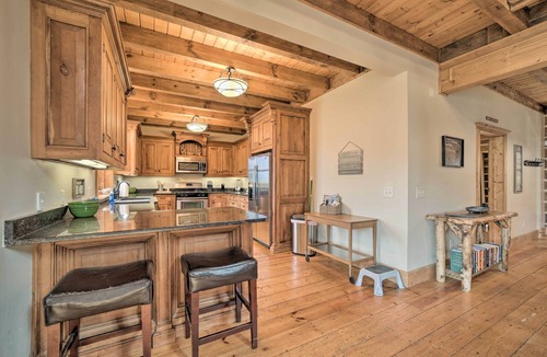 Franklin Cabin | Hot Tub + Pool Table: Cozy Franklin Cabin!