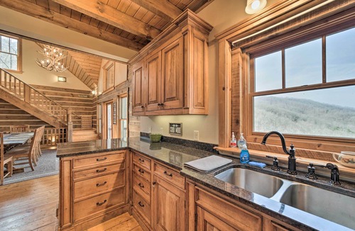 Franklin Cabin | Hot Tub + Pool Table: Cozy Franklin Cabin!