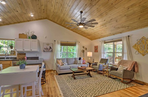 Marble Cabin | Hot Tub Relaxation & Mtn View: ‘Sky Blue Overlook’