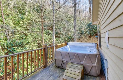 Topton House | Hot Tub & Streamside Bliss! Topton Mtn Haven