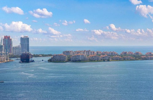 Brickell Apartment | Hotel AKA Suite