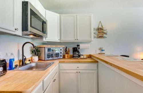 Eutawville Hotel | Hotel Lakefront Queen With Kitchenette - Hotel Lakefront Queen with Kitchenette