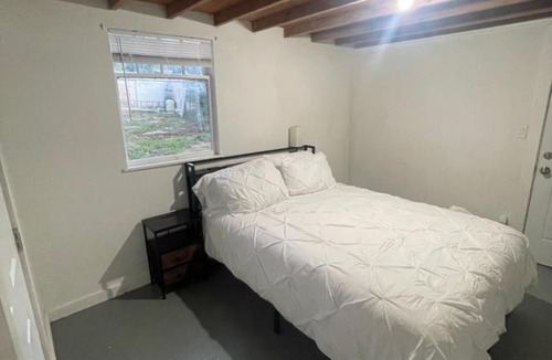 Lake Wales House | Hotel-Style Private Suite-Lake View-Gardens
