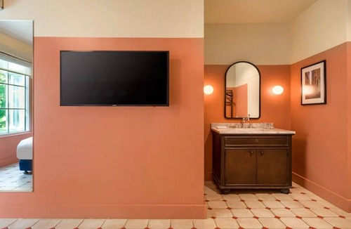 Mid Beach Hotel | Hotel Trouvail | King | Euro-Miami Charm, Heated Pool, Art & Nightlife