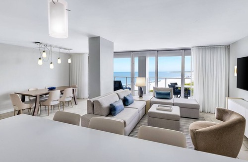 Marco Island Hotel | Hotel with 2 bedrooms, 2 full baths and AC in beautiful Marco Island.