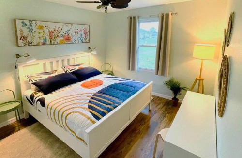 Trafalgar House | House WhiteHaven in Cape Coral