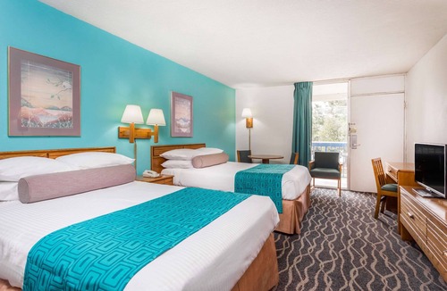 Commerce Hotel | Howard Johnson by Wyndham Commerce GA