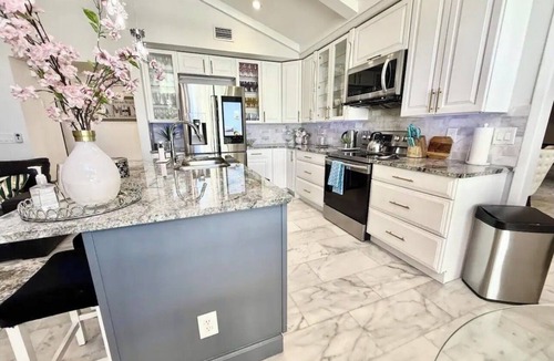 Bearss Plaza House | Huge home near Busch Gardens/Airport/Clearwater Beach