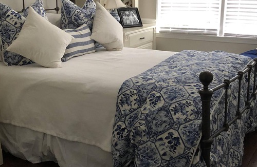 Athens House | Huge Home on a Quiet 5 Points Street Perfect for UGA Games, Grad or Weddings!