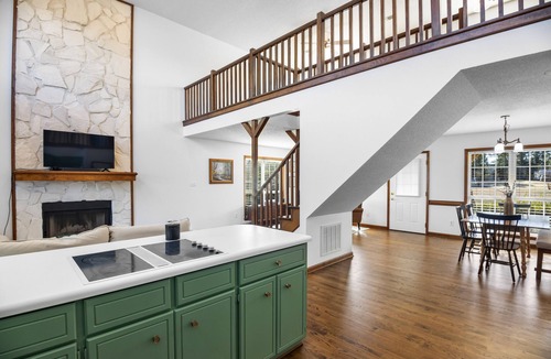 Lincolnton House | HUGE HOME ON LAKEFRONT W/DEEPWATER DOCK! nnFamily, pet, and kid friendly!