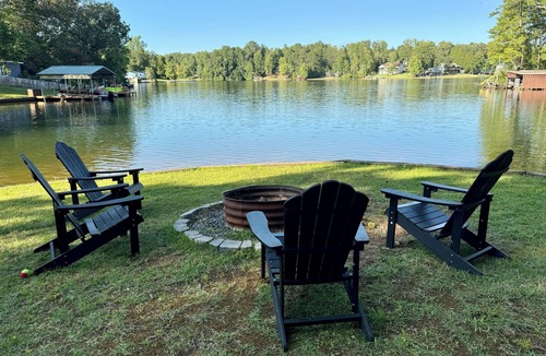 Oconee County House | Huge Lakeside 5BR Home with Private Dock, 2 Kitchens, Sleeps 12, Pet-Friendly!