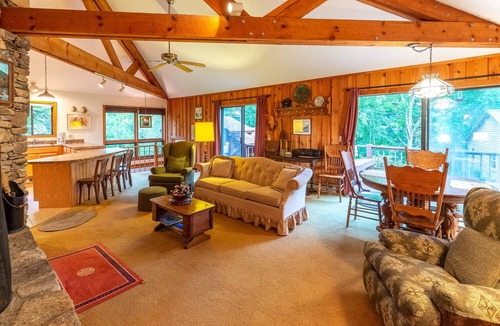 Glenville Cabin | Hummingbird Haven - Spacious, Cozy Cabin Walking Distance to the Lake!