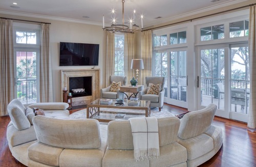 Palmetto Bluff House | Iconic Boathouse Row Home w/May River Views, Guest House & Firepit