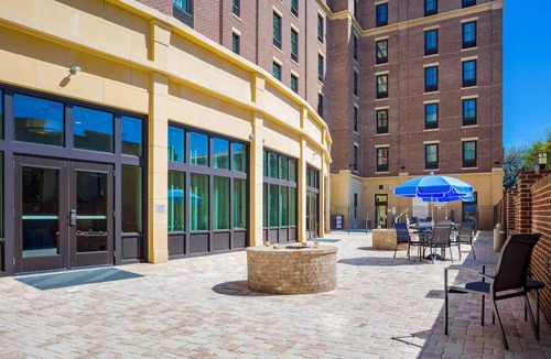 Yamacraw Village House | Ideal for Couple Looking Exploring Downtown Savannah w/Outdoor Pool