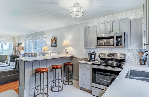 Hilton Head Island Villa | Ideal Island Gem W/Shared Pool, Beach Access, Free WiFi, Private Balcony & More