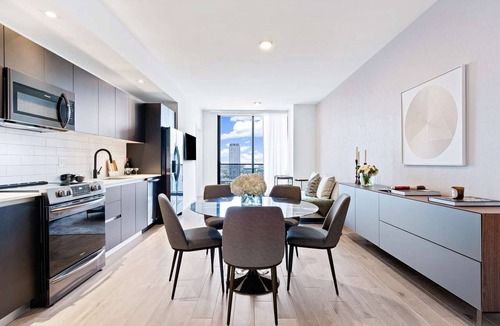 Downtown Miami Hotel | Ideal Mix of Comfort and Value! 2 Comfortable Units with Kitchen, Outdoor Pool