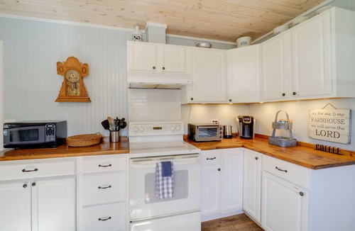 Roan Mountain House | Idyllic Home on 26-Acre Farm in Blue Ridge Mtn