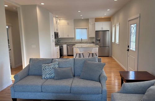 Central Point House | Immaculate and private 2-bedroom house, close to everything, pet friendly