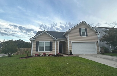 Summerville House | Immaculate Farmhouse Style Southern Rental
