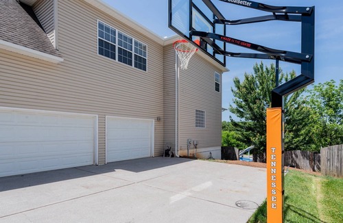 Mount Vernon House | Immaculate Pool Home! Theater-GameRoom-2+ Living Spaces-2 Kitchens-FirePit-35min to UT!10min to lake
