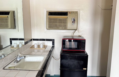 Mullins Hotel | Imperial motel