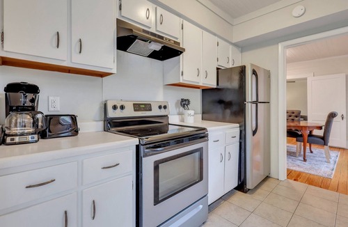Hinesville House | In Heart of Hinesville and 1.4 miles from Fort Stewart Main Gate
