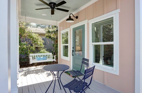 Thunderbolt Cottage | In The Pink - Sassy Cottage 5 min to SAV - 15 min to Beach by Lucky Savannah