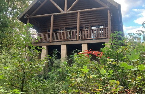 Pickens Cabin | Incredible Mountain View! Log Cabin steps from Table Rock State Park.
