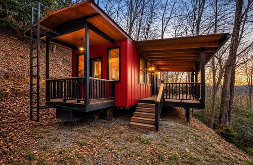 Pisgah Forest House | Indoor Pool Resort Speakeasy Views