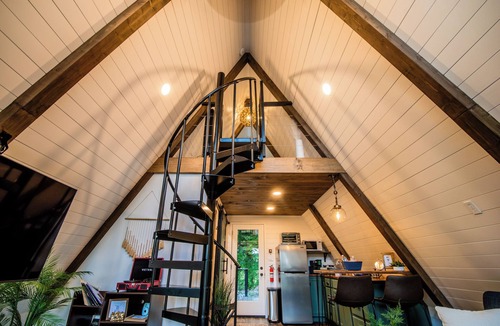 Seymour Cabin | Intimate A-frame with hot tub and outdoor shower tucked in the woods