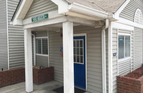 Garden City Hotel | InTown Suites Extended Stay Savannah GA
