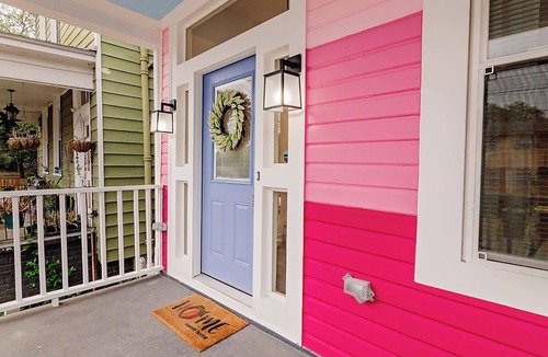 Metropolitan House | Iris House 5BR Girly Bachelorette Getaway in Savannah, GA