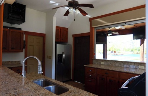 Nakina House | Iron Horn Farms - Fun Getaway with Animals, Fishing Ponds & Peaceful Views