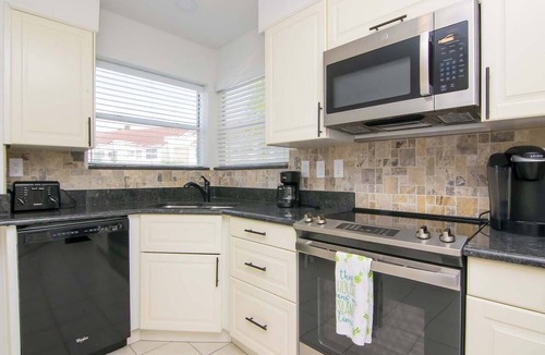 Isla del Sol Condo | Isla Del Sol Remodeled 2 BD/2BA Condo Close to Beaches