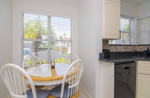 Isla del Sol Condo | Isla Del Sol Remodeled 2 BD/2BA Condo Close to Beaches