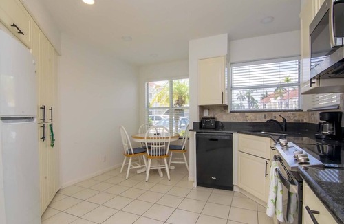 Isla del Sol Condo | Isla Del Sol Remodeled 2 BD/2BA Condo Close to Beaches