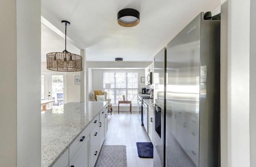 Savannah House | Island Getaway 10 mins to Downtown Savannah and Tybee