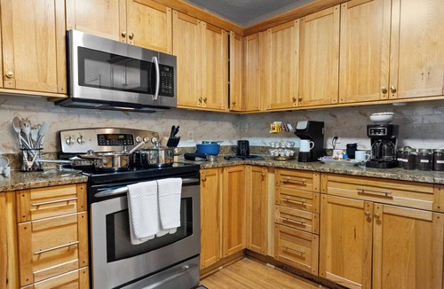 Whitemarsh Island House | Island Home! Fully Fenced Yard Resort-Style Pool Espresso Bar